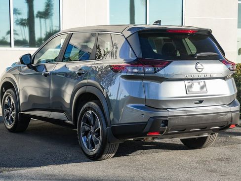 Used 2025 Nissan Rogue SV image 4