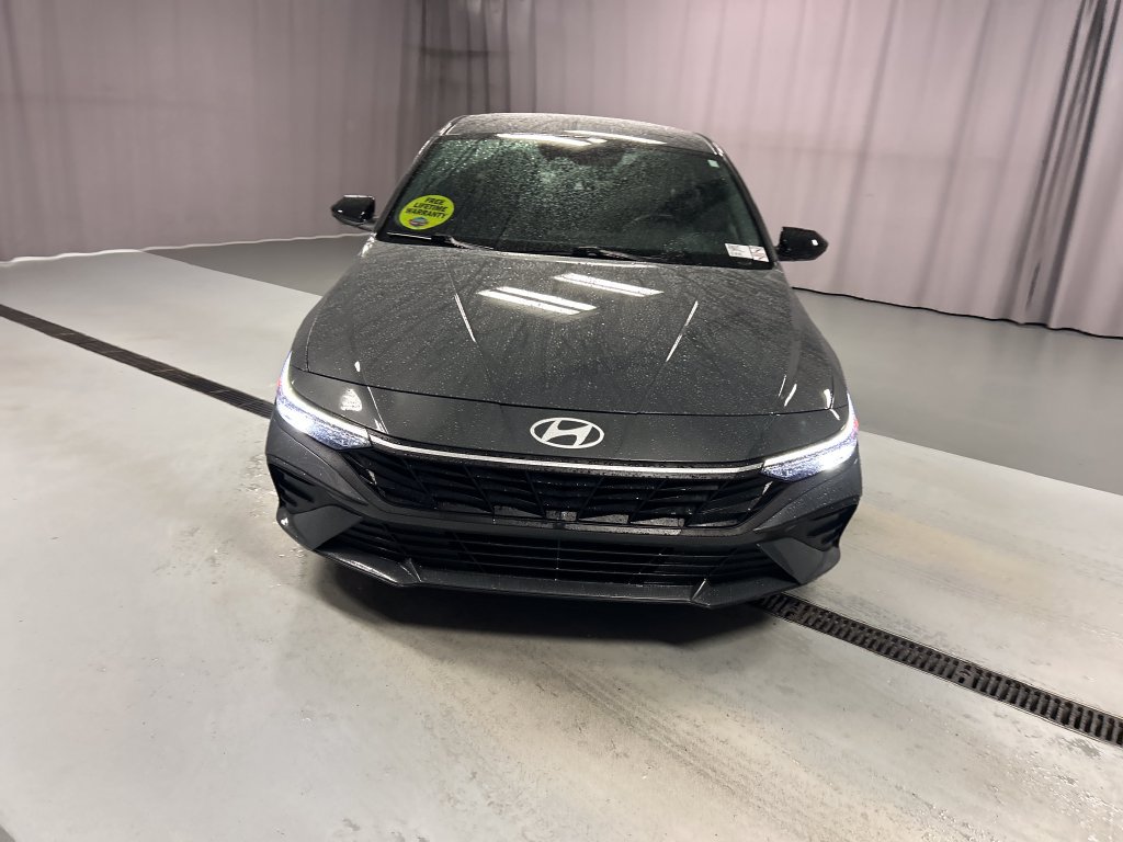 Used 2025 Hyundai Elantra Sport FWD image 2