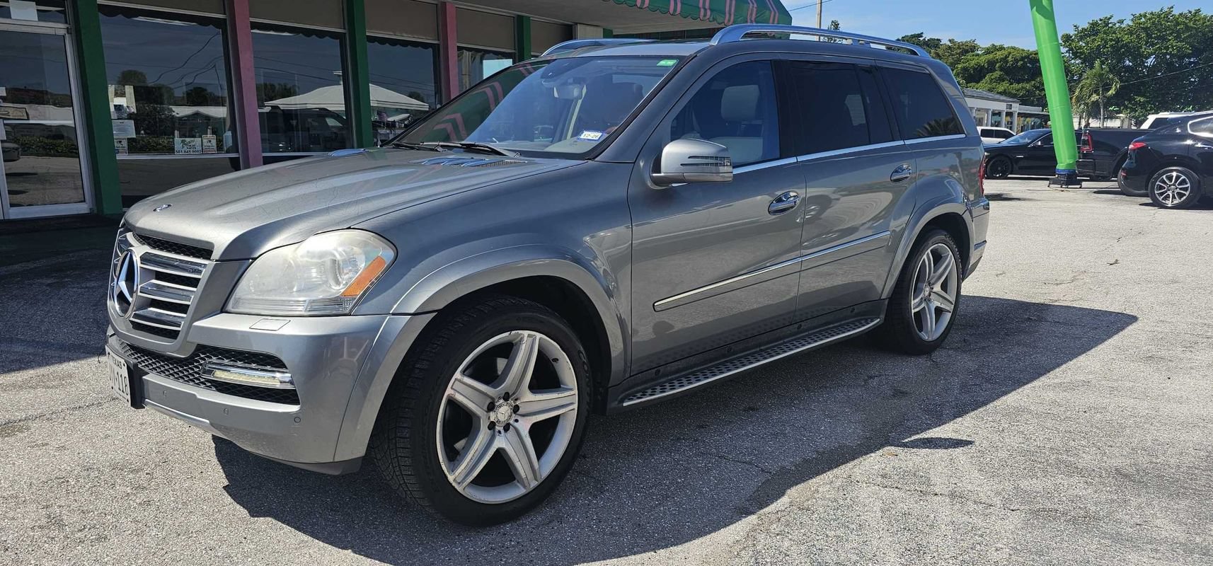 Used 2011 Mercedes-Benz GL 550 4MATIC image 1