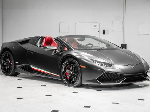 Used 2016 Lamborghini Huracan LP 610-4 AWD/4WD image 3