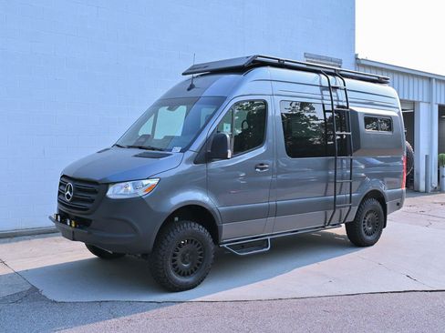 Used 2025 Mercedes-Benz Sprinter 2500 image 4