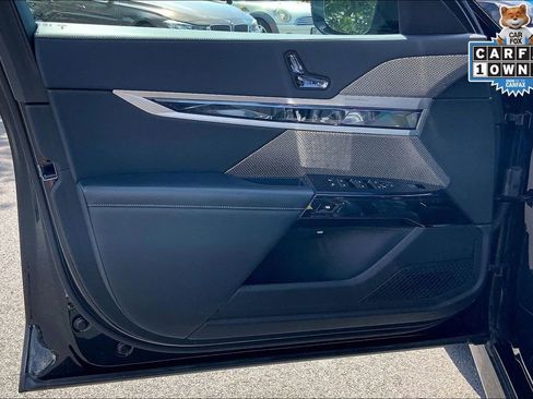 Used 2023 BMW 740i image 21