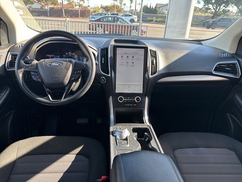 Used 2024 Ford Edge SE w/ Black Appearance Package image 9