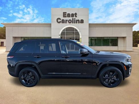 Certified 2024 Jeep Grand Cherokee Altitude AWD/4WD image 2