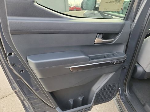 Used 2025 Toyota Tacoma TRD Off-Road image 15