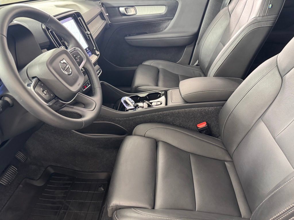 Certified 2026 Volvo XC40 B5 Plus AWD/4WD image 18