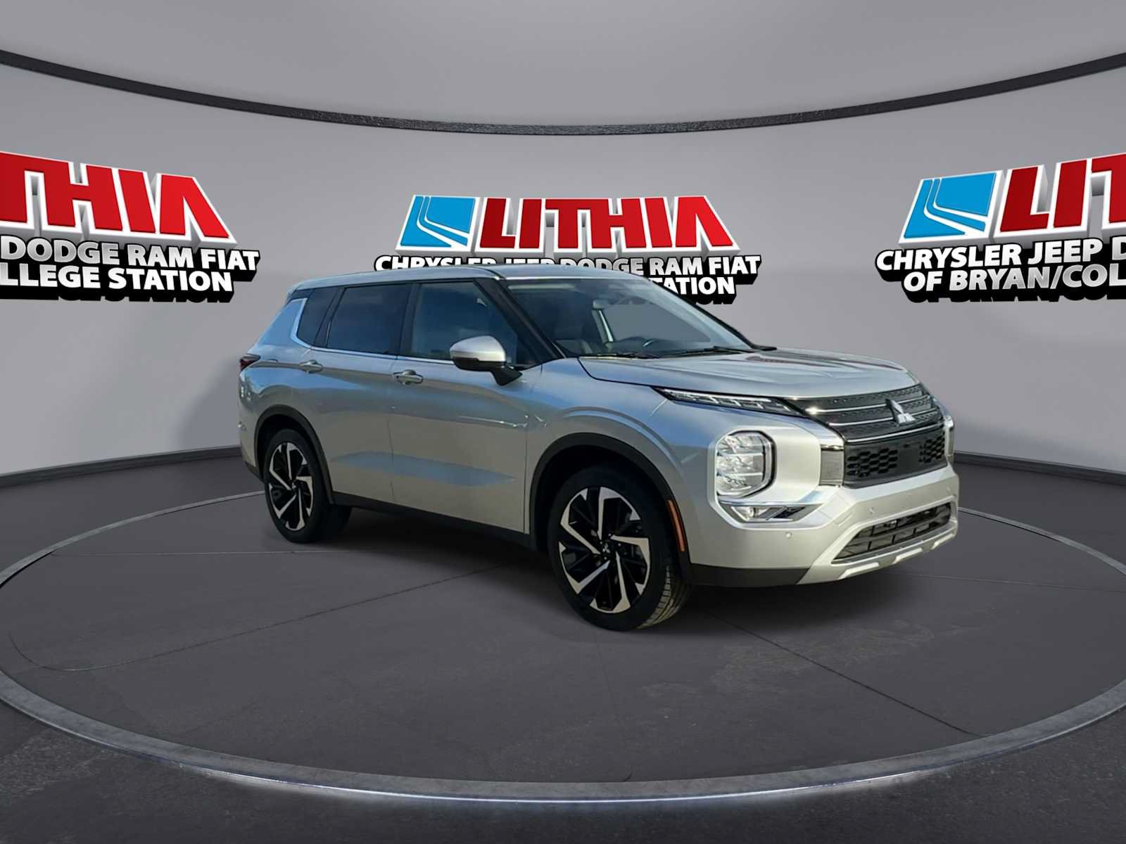 Used 2024 Mitsubishi Outlander SE FWD image 2