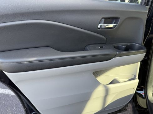 Used 2018 Honda Pilot LX image 23