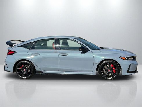 Used 2025 Honda Civic Type R image 4