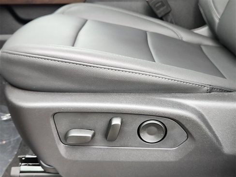 New 2025 GMC Sierra 2500 SLT w/ SLT Premium Package image 17