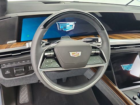 Certified 2026 Cadillac Escalade Platinum Sport w/ LPO, Floor Liner Package AWD/4WD image 18