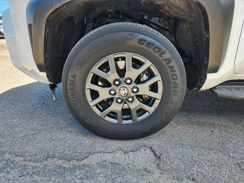 Used 2025 Toyota 4Runner SR5 AWD/4WD image 10