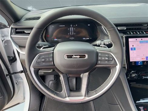 New 2025 Jeep Grand Cherokee Limited image 17