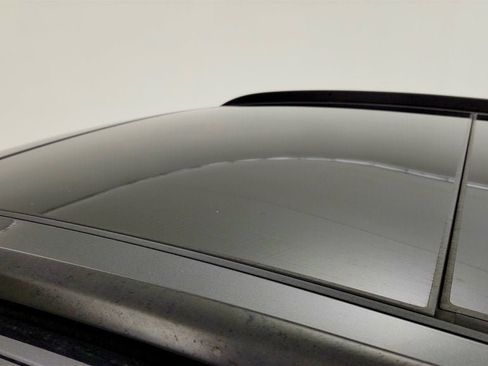 Used 2023 Porsche Macan AWD/4WD image 10