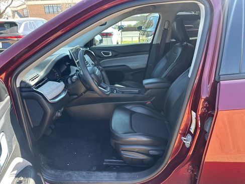 Used 2022 Jeep Compass Latitude FWD image 11