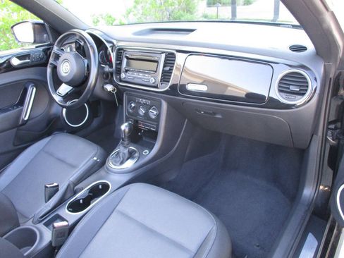 Used 2013 Volkswagen Beetle 2.5 FWD image 16