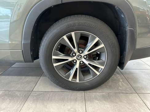 Used 2016 Toyota Highlander XLE AWD/4WD image 5