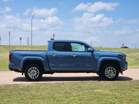 Used 2026 Toyota Tacoma Limited AWD/4WD image 7