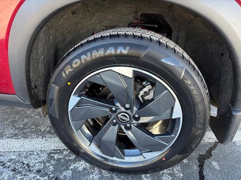 Certified 2025 Nissan Rogue SV image 27