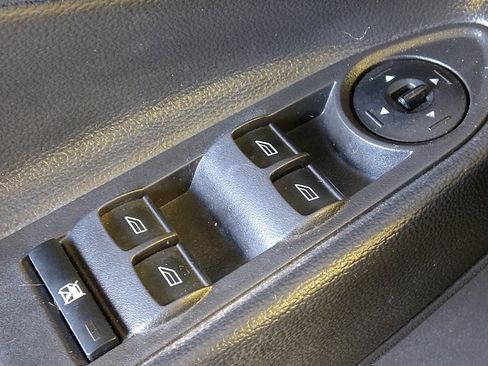 Used 2018 Ford Escape SE image 27