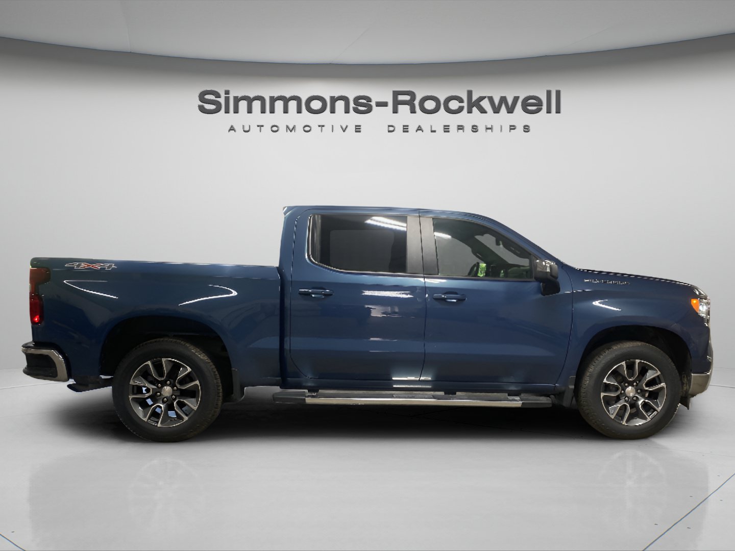 Used 2024 Chevrolet Silverado 1500 LT AWD/4WD image 7