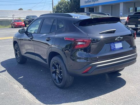 New 2026 Chevrolet Trax LT w/ Midnight Edition FWD image 25