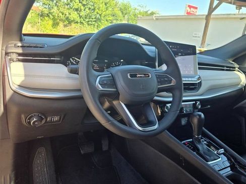 Used 2025 Jeep Compass Limited AWD/4WD image 12