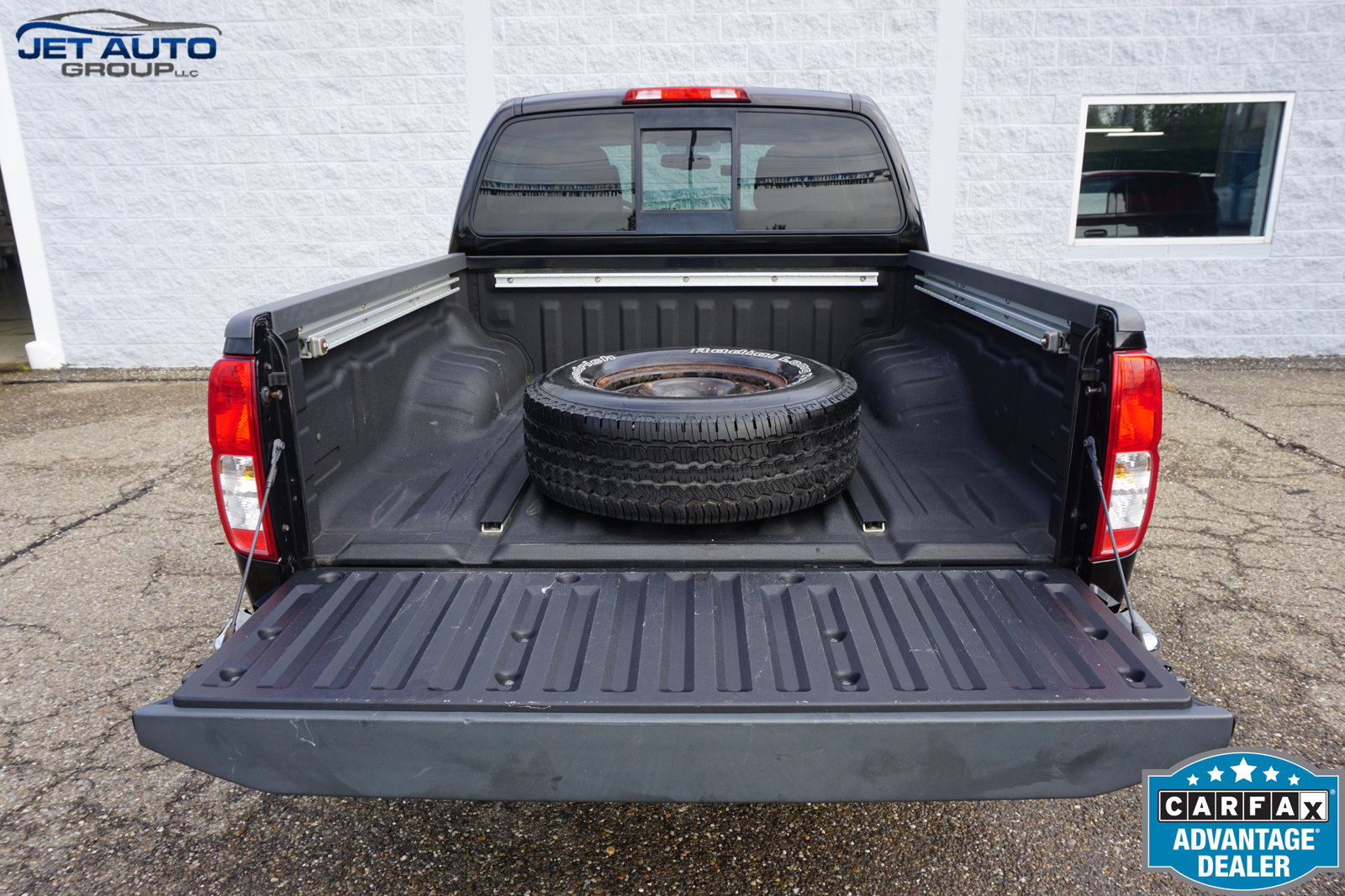 Used 2016 Nissan Frontier SV w/ SV Value Truck Package AWD/4WD image 16