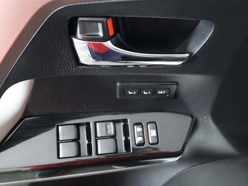 Used 2018 Toyota RAV4 Limited image 34