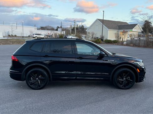 Certified 2023 Volkswagen Tiguan SE R-Line image 8