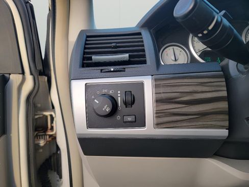 Used 2010 Chrysler Town & Country Touring Plus w/ Premium Group image 15