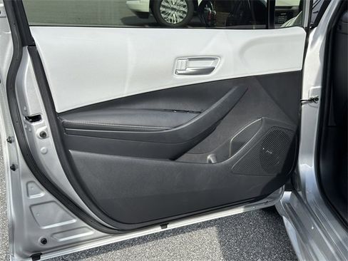 Used 2023 Toyota Corolla SE image 11