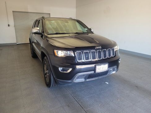 Used 2018 Jeep Grand Cherokee Limited w/ Trailer Tow Group IV AWD/4WD image 14
