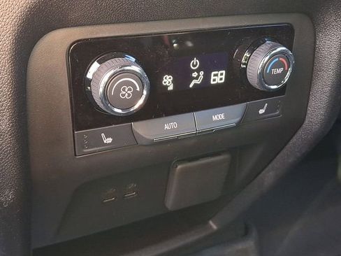 Used 2025 Chevrolet Traverse RS image 15