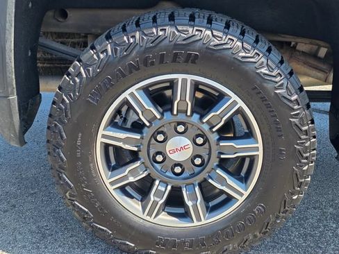 Used 2025 GMC Sierra 1500 AT4 AWD/4WD image 14