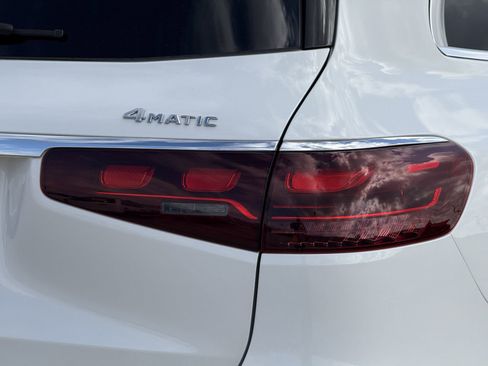 Used 2025 Mercedes-Benz GLS 450 4MATIC image 7