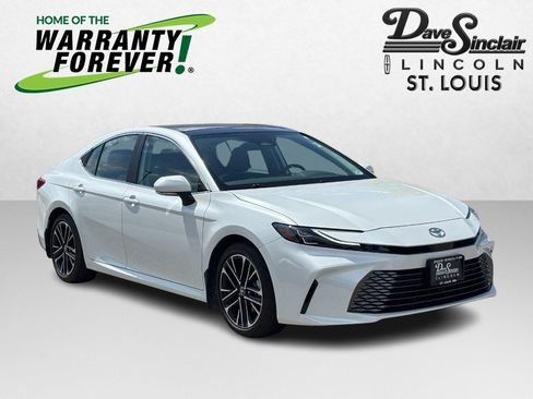 Used 2025 Toyota Camry XLE FWD image 1
