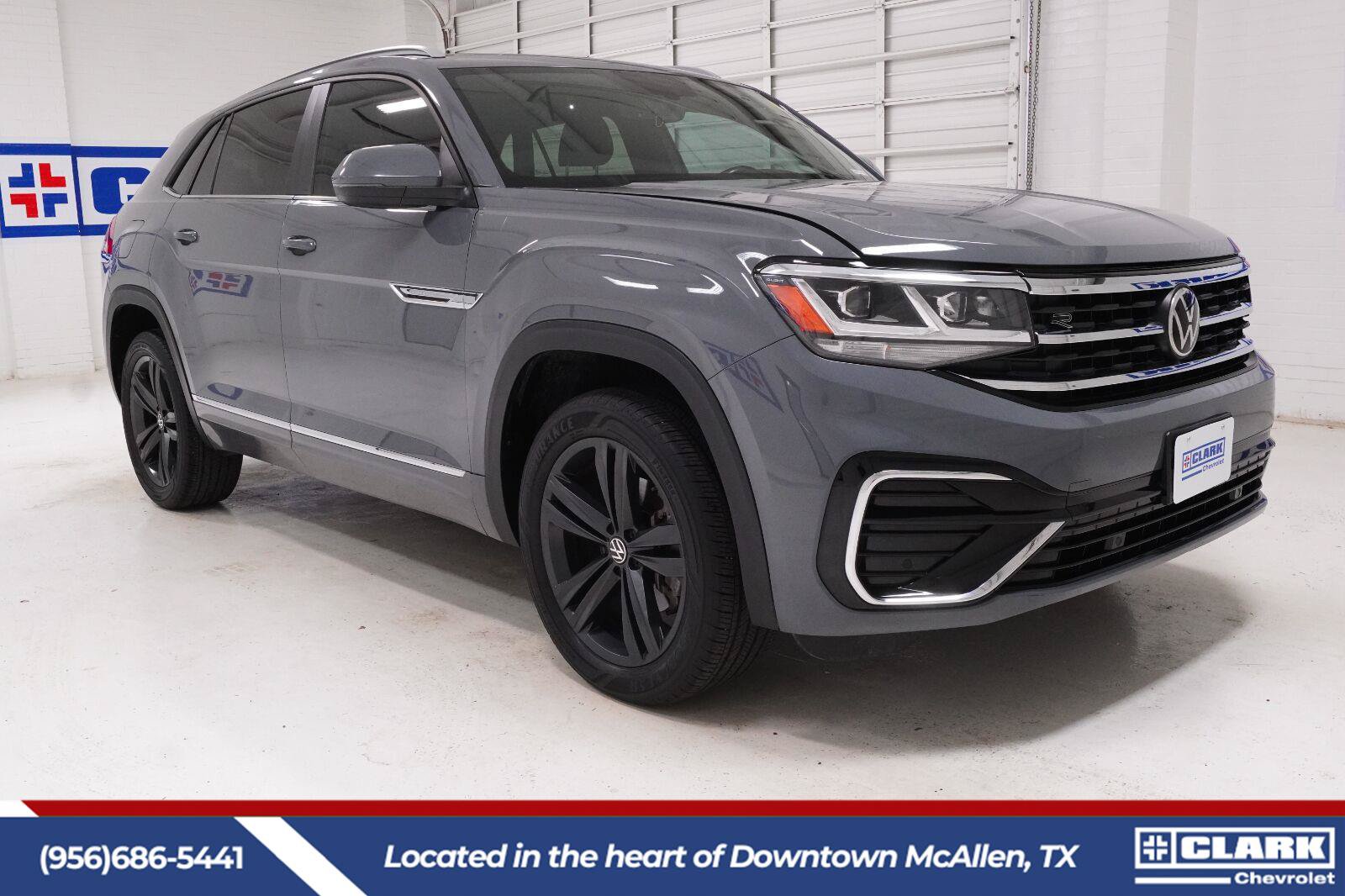 Used 2021 Volkswagen Atlas Cross Sport SE w/ Panoramic Sunroof Package FWD image 3
