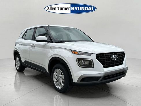 New 2026 Hyundai Venue SE FWD image 2