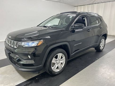 Used 2022 Jeep Compass Latitude w/ Sun and Sound Group AWD/4WD image 5