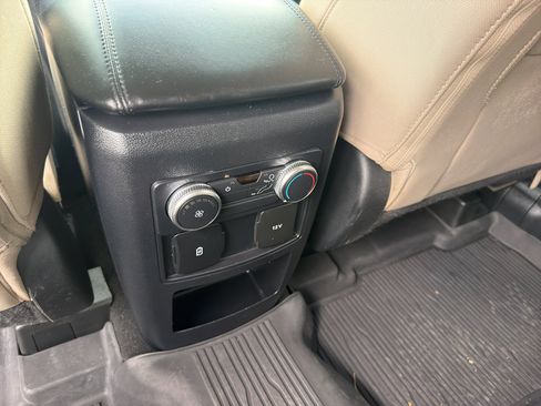Used 2021 Ford Explorer XLT RWD image 11