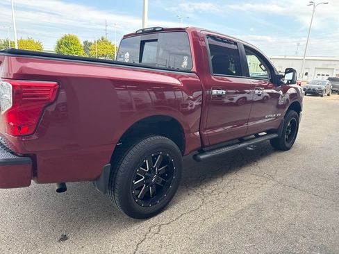 Used 2019 Nissan Titan SV w/ SV Convenience Package AWD/4WD image 3