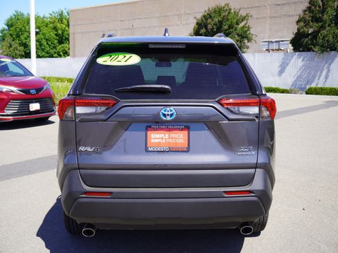 Used 2021 Toyota RAV4 XLE w/ Convenience Package AWD/4WD image 10