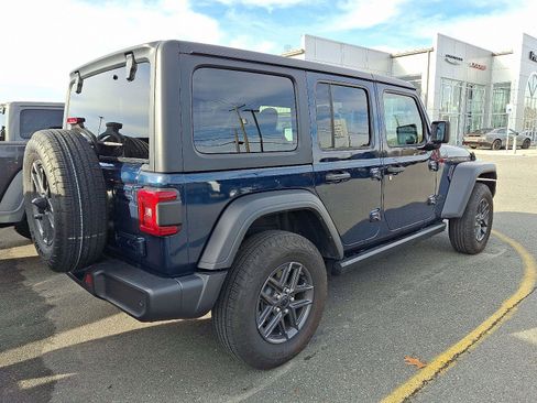 Used 2025 Jeep Wrangler Sport S image 7
