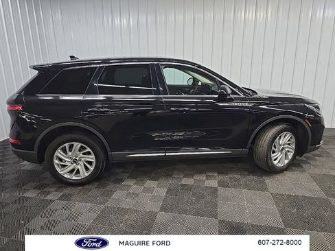 Used 2024 Lincoln Corsair AWD image 2