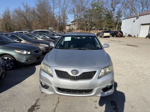 Used 2011 Toyota Camry SE w/ SE Extra-Value Pkg #1 image 4