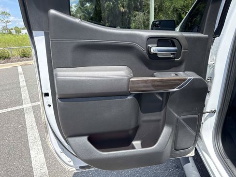 Used 2021 Chevrolet Silverado 1500 RST w/ Redline Edition AWD/4WD image 9