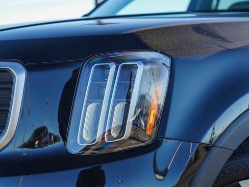 Used 2023 Kia Telluride S image 2