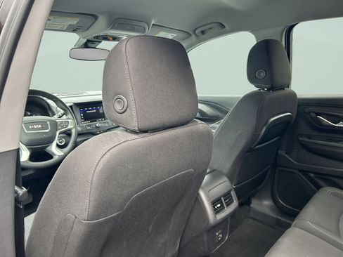 Used 2024 GMC Terrain SLE image 25