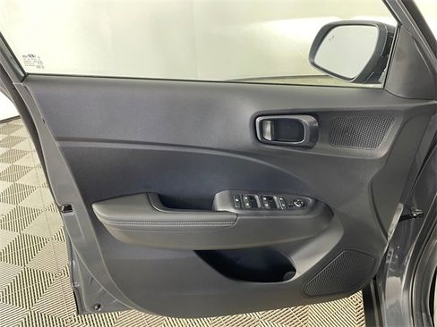 New 2025 Hyundai Venue Limited image 13